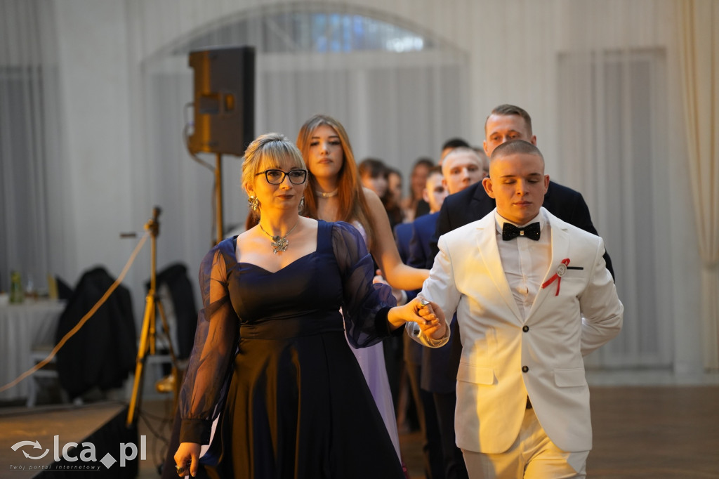 Mundurowa elegancja w Lubinie. Studniówka VII LO