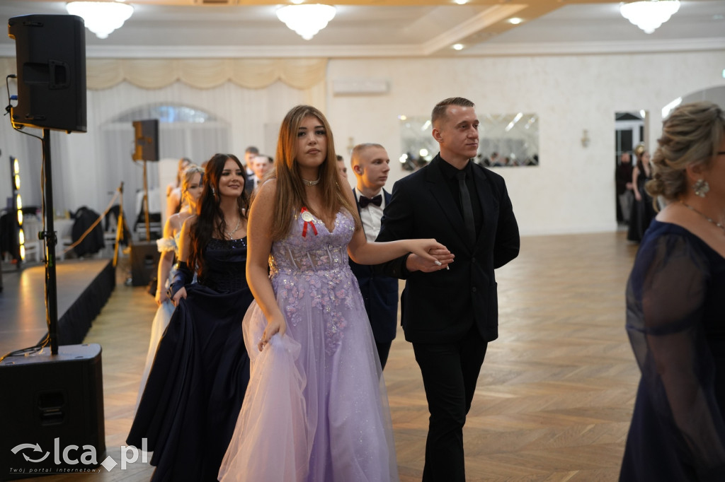 Mundurowa elegancja w Lubinie. Studniówka VII LO