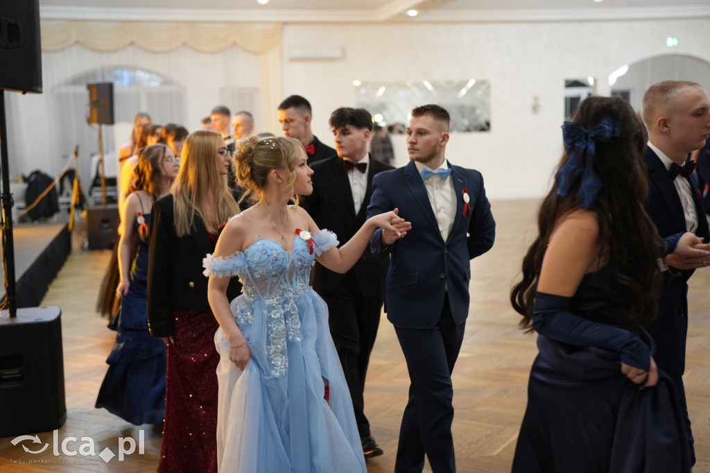 Mundurowa elegancja w Lubinie. Studniówka VII LO