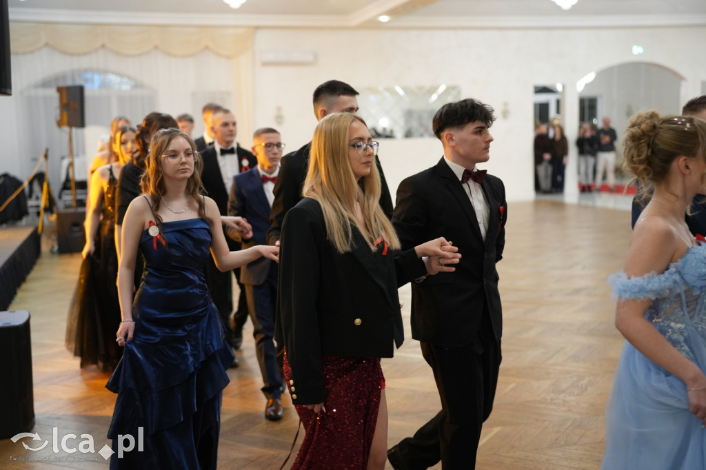 Mundurowa elegancja w Lubinie. Studniówka VII LO