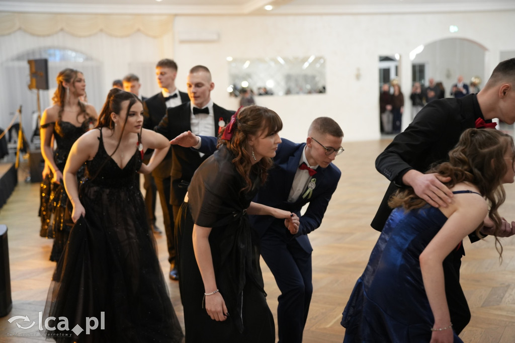 Mundurowa elegancja w Lubinie. Studniówka VII LO