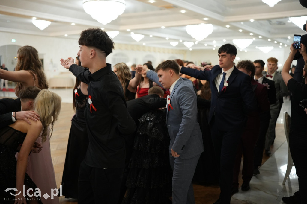 Mundurowa elegancja w Lubinie. Studniówka VII LO