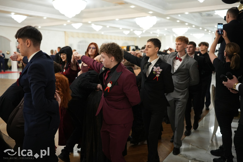 Mundurowa elegancja w Lubinie. Studniówka VII LO