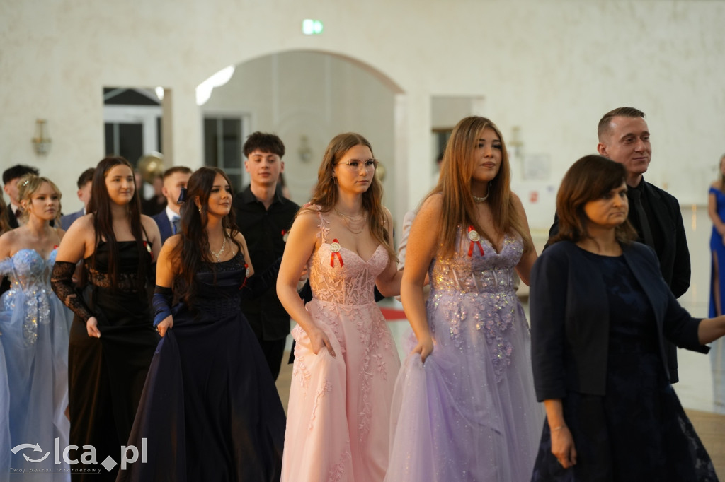 Mundurowa elegancja w Lubinie. Studniówka VII LO