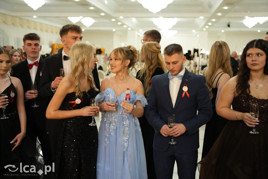 Mundurowa elegancja w Lubinie. Studniówka VII LO