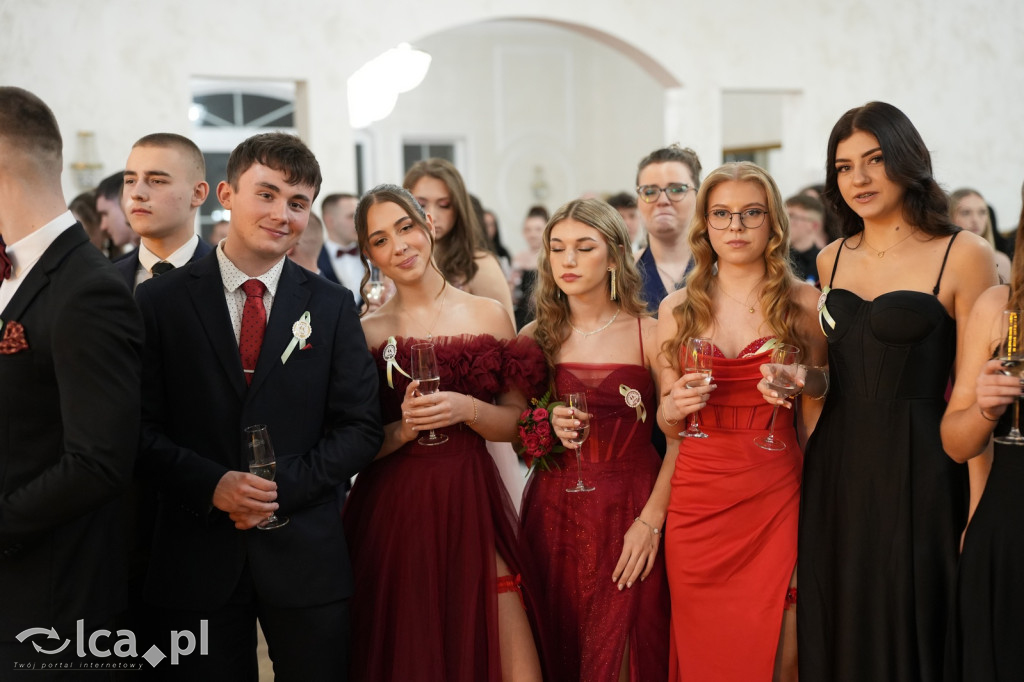 Mundurowa elegancja w Lubinie. Studniówka VII LO