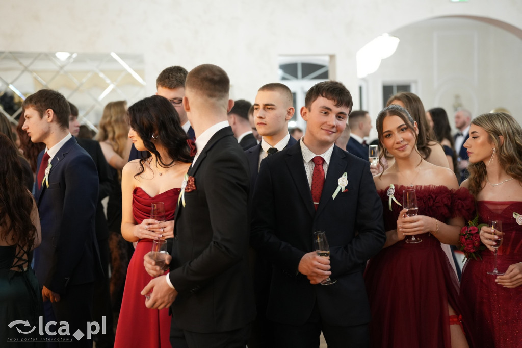 Mundurowa elegancja w Lubinie. Studniówka VII LO