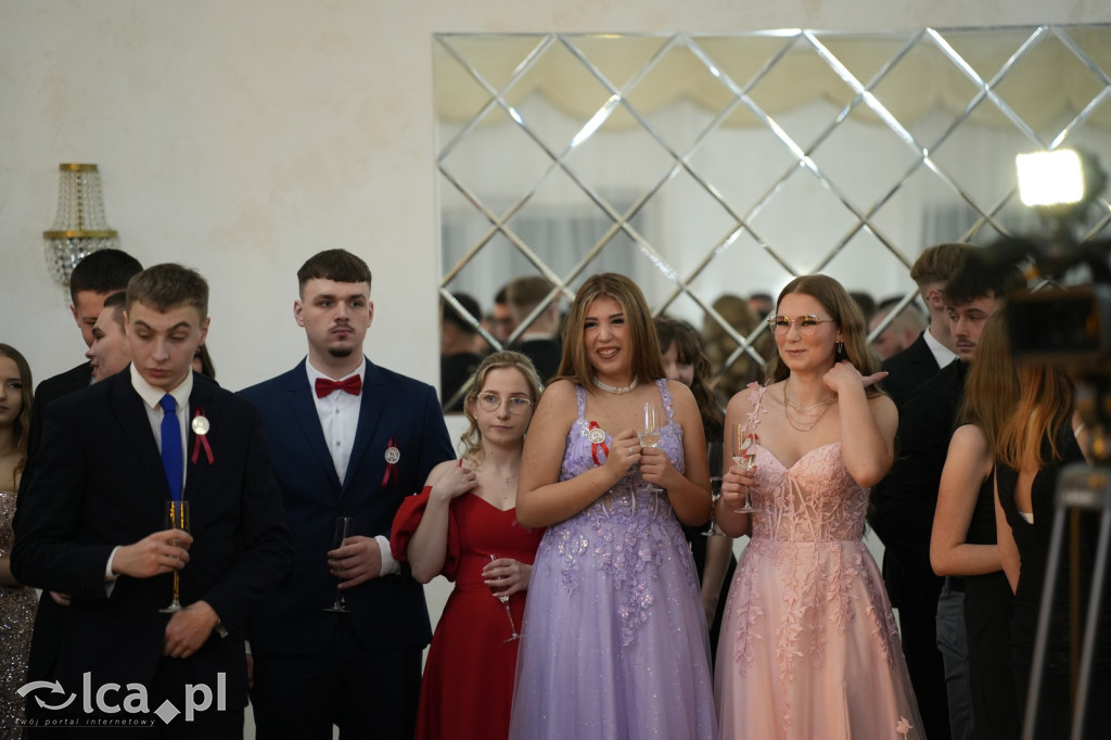 Mundurowa elegancja w Lubinie. Studniówka VII LO