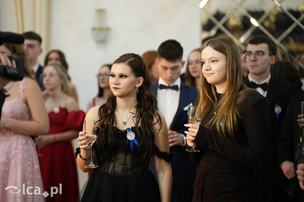 Mundurowa elegancja w Lubinie. Studniówka VII LO