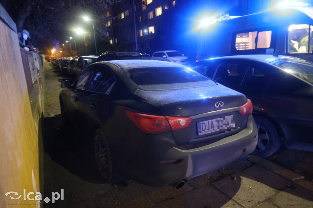 Skoda rozbita na skrzyżowaniu. Kierowca ranny