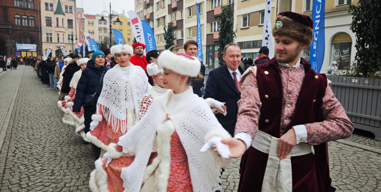 Maturzyści zatańczyli Poloneza Witelona