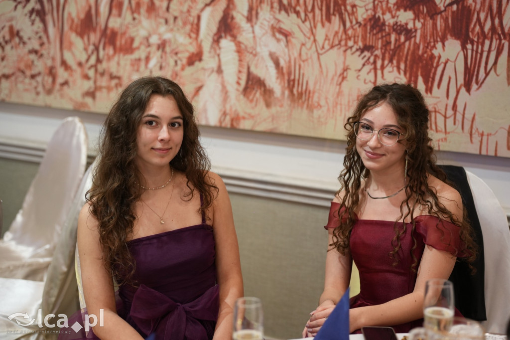 Odłożyli książki na bok. Tak bawiło się II LO