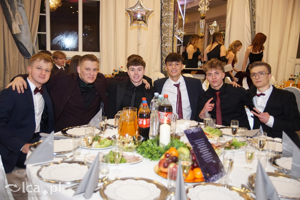 Odłożyli książki na bok. Tak bawiło się II LO