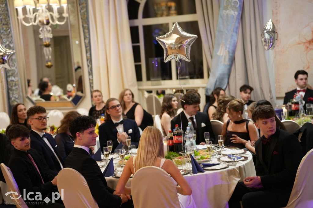 Odłożyli książki na bok. Tak bawiło się II LO