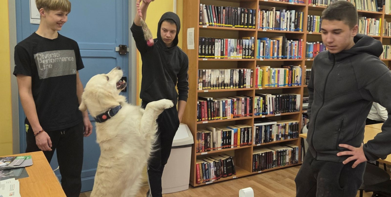 Szkolna biblioteka stała się dla nich domem