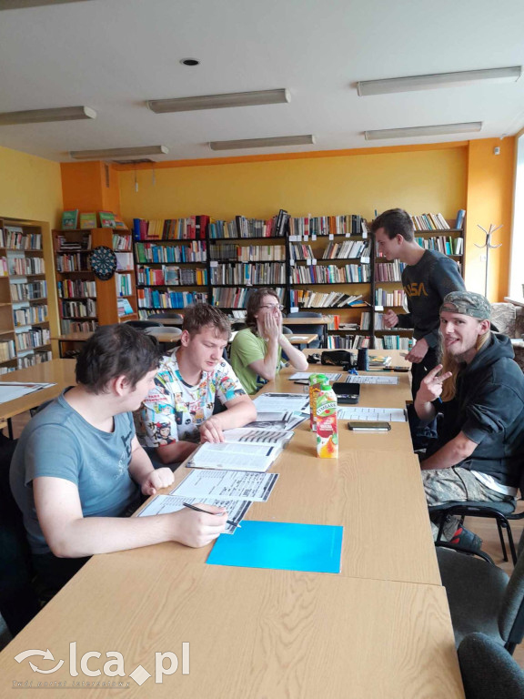 Szkolna biblioteka stała się dla nich domem