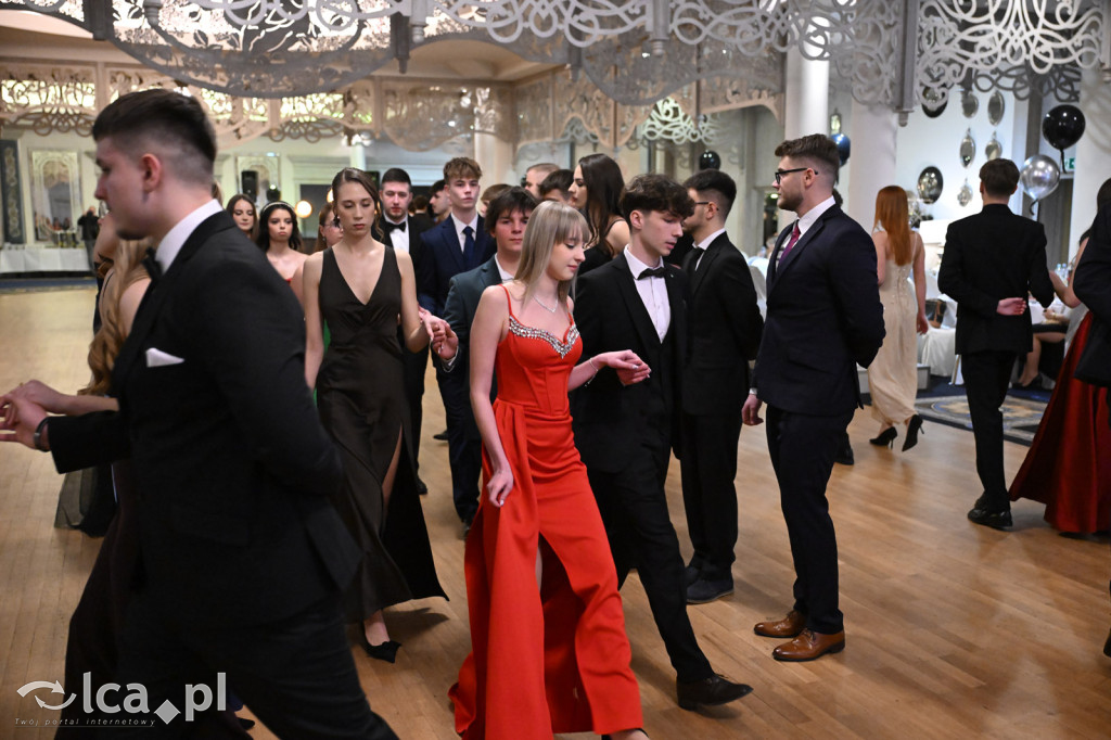 Studniówka ALO i TA. Przed nimi matura