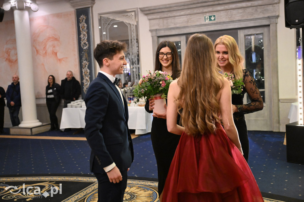 Studniówka ALO i TA. Przed nimi matura