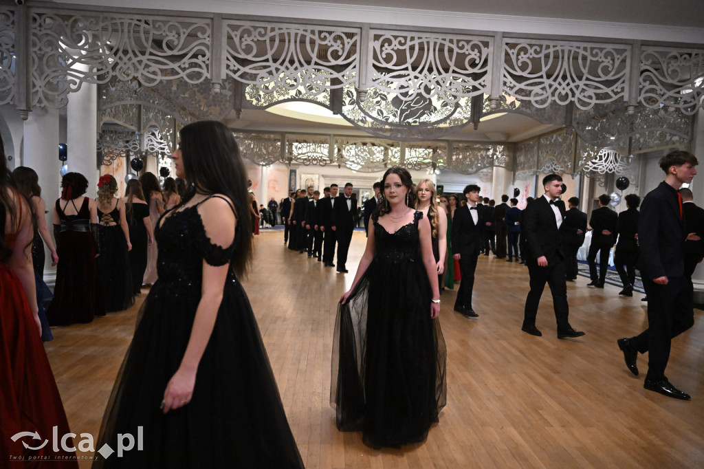 Studniówka ALO i TA. Przed nimi matura