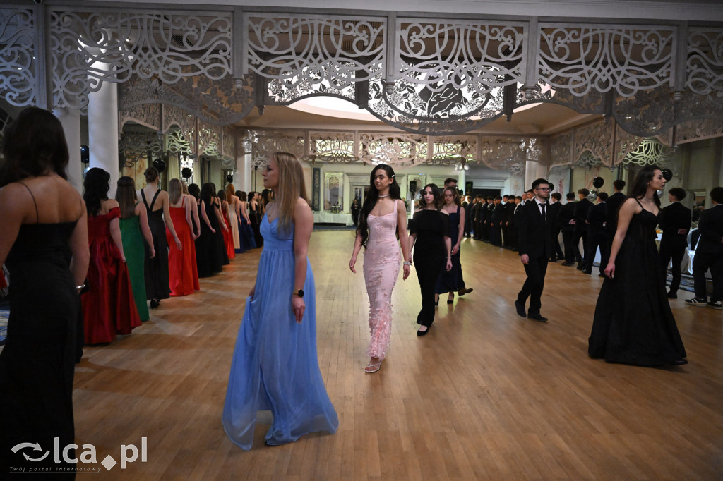 Studniówka ALO i TA. Przed nimi matura