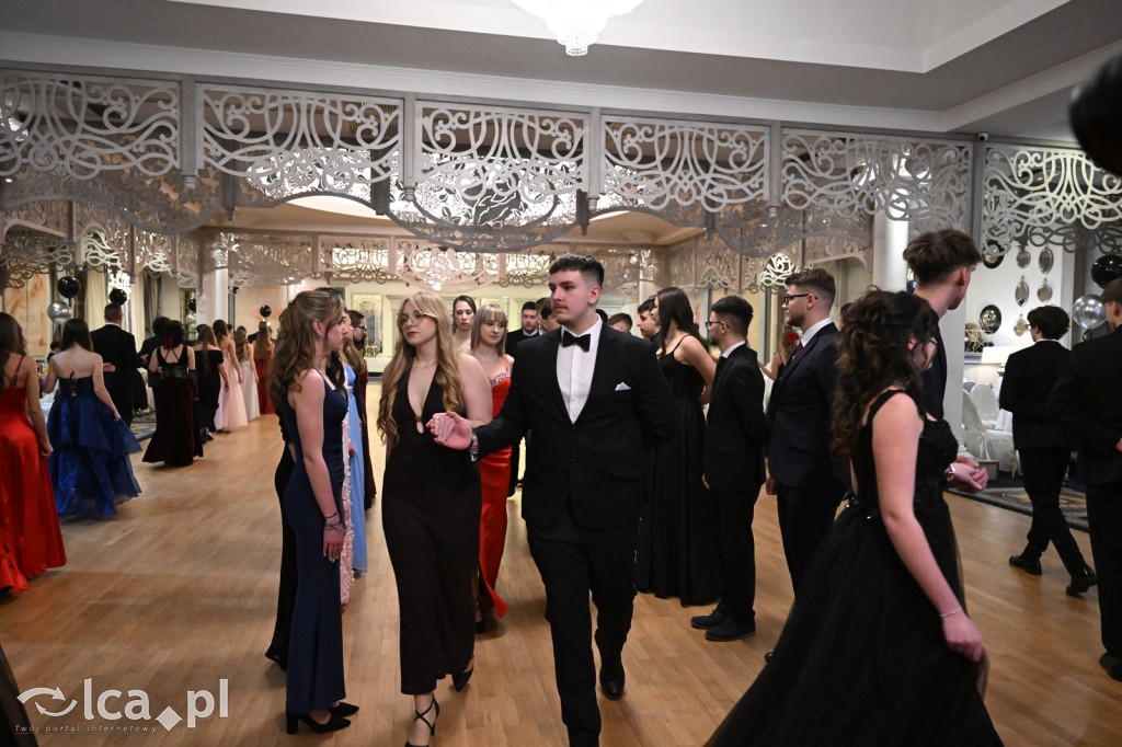 Studniówka ALO i TA. Przed nimi matura