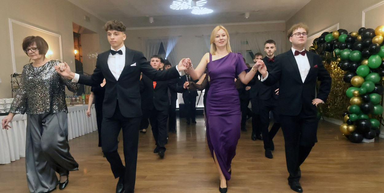 Studniówka Hutnika przed majową maturą