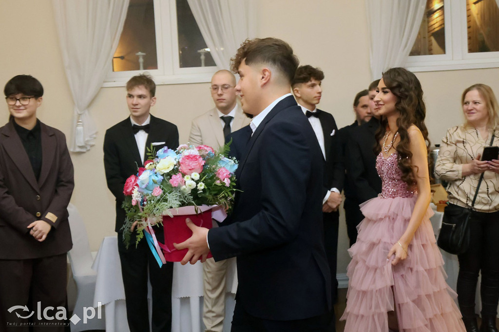 Studniówka Hutnika przed majową maturą