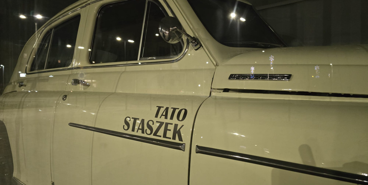 Drezyna Warszawa M20 na placu Słowiańskim