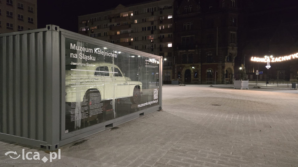 Drezyna Warszawa M20 na placu Słowiańskim