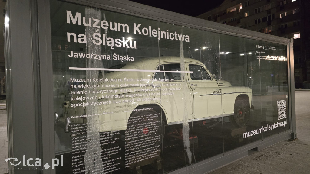 Drezyna Warszawa M20 na placu Słowiańskim