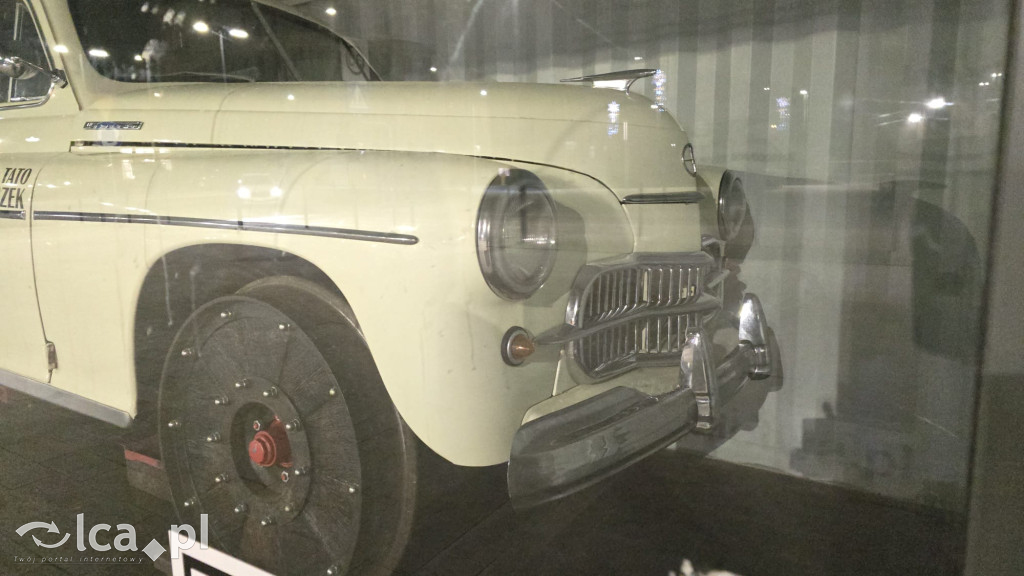 Drezyna Warszawa M20 na placu Słowiańskim