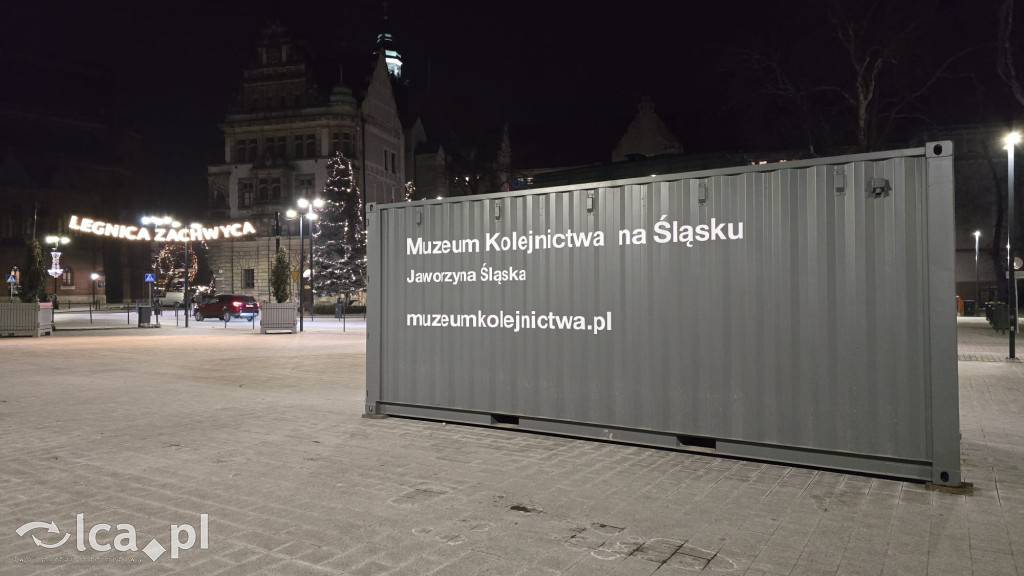 Drezyna Warszawa M20 na placu Słowiańskim