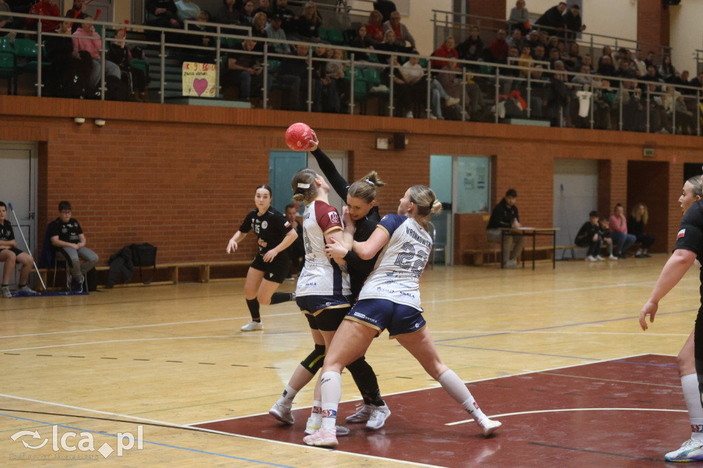 Dziewiątka Legnica pokonuje Pogoń Szczecin