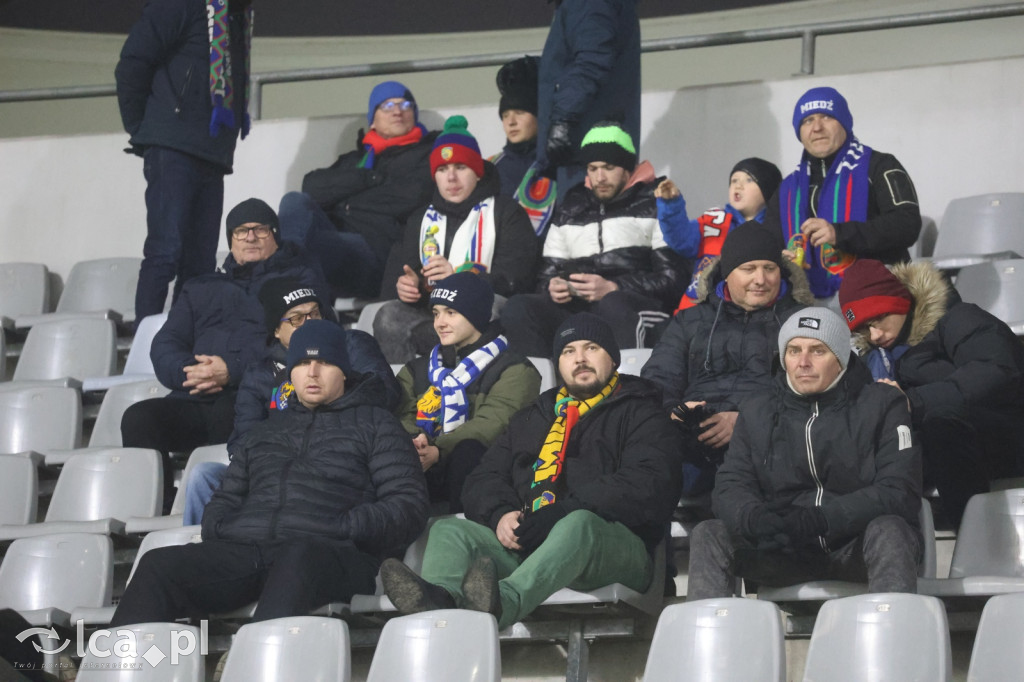 Kibice na meczu otwarcia wiosny w Legnicy