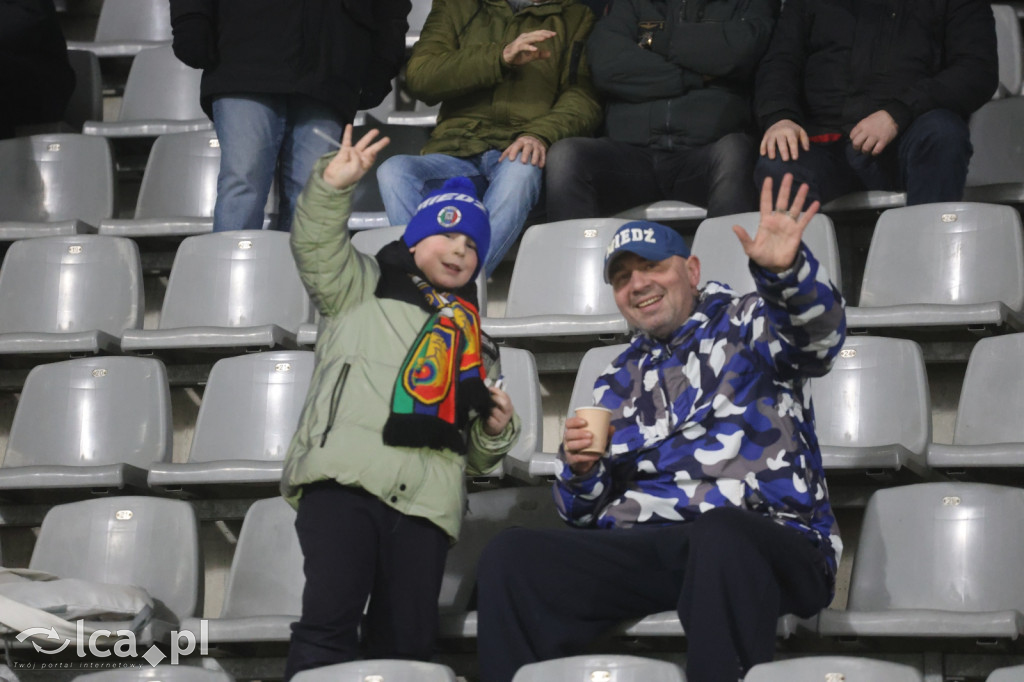 Kibice na meczu otwarcia wiosny w Legnicy