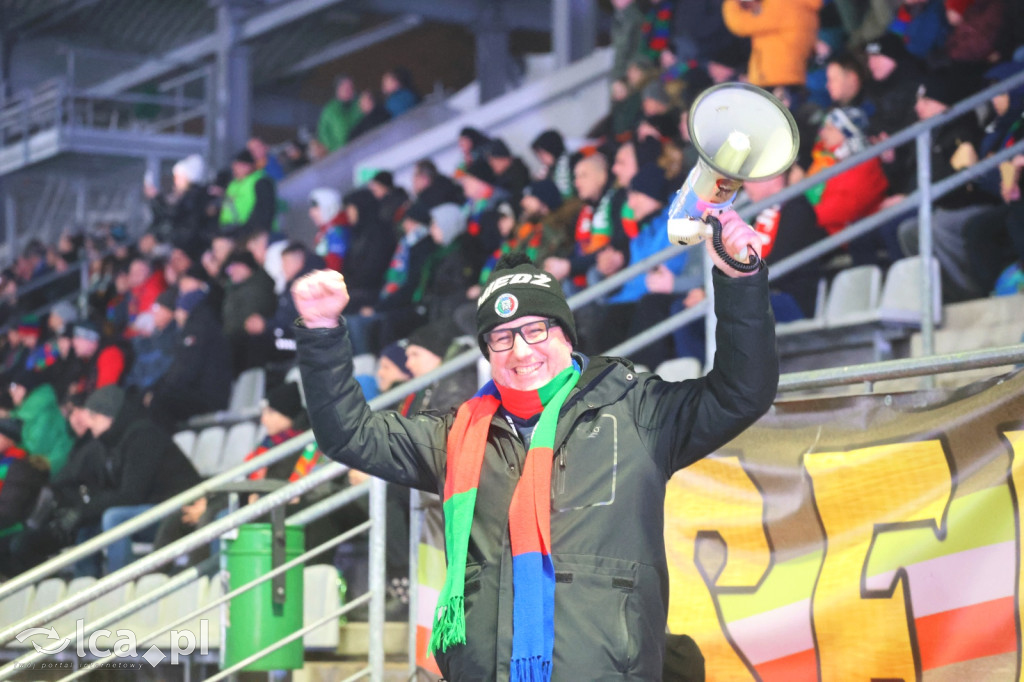 Kibice na meczu otwarcia wiosny w Legnicy