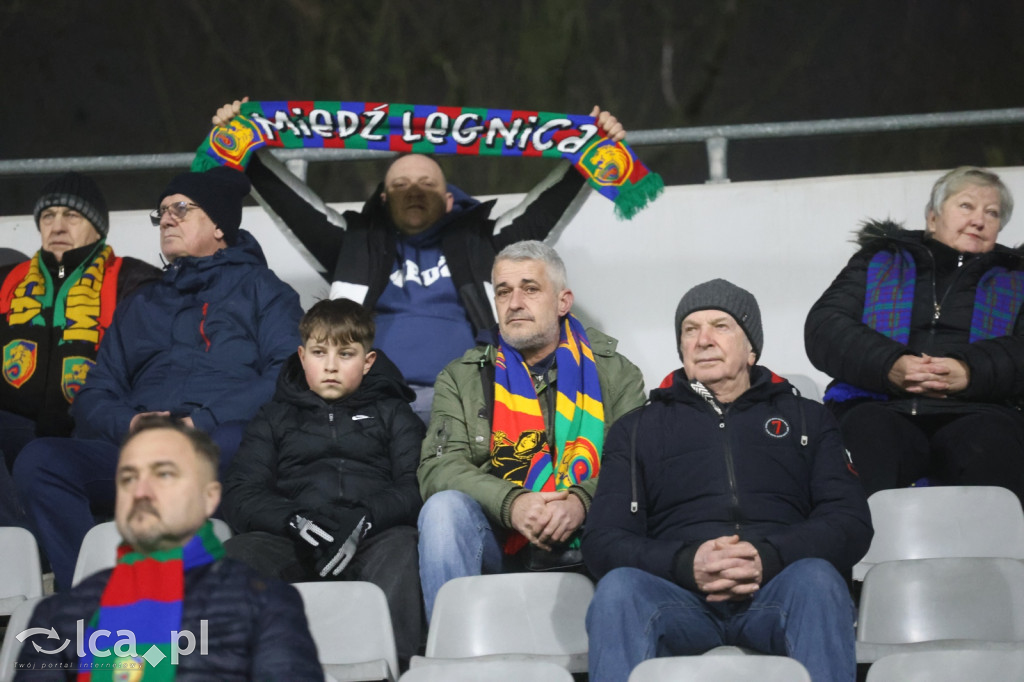Kibice na meczu otwarcia wiosny w Legnicy