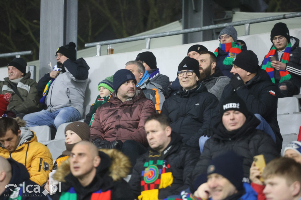 Kibice na meczu otwarcia wiosny w Legnicy
