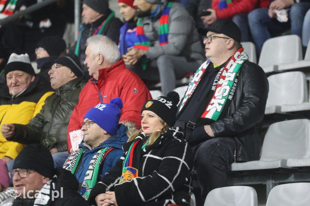 Kibice na meczu otwarcia wiosny w Legnicy
