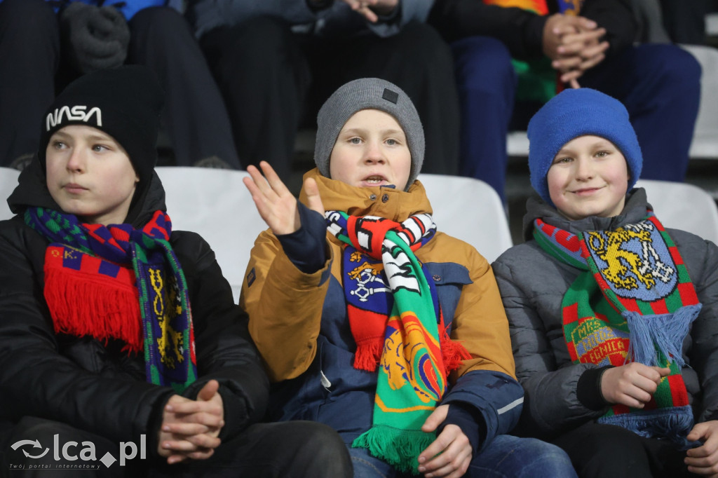 Kibice na meczu otwarcia wiosny w Legnicy