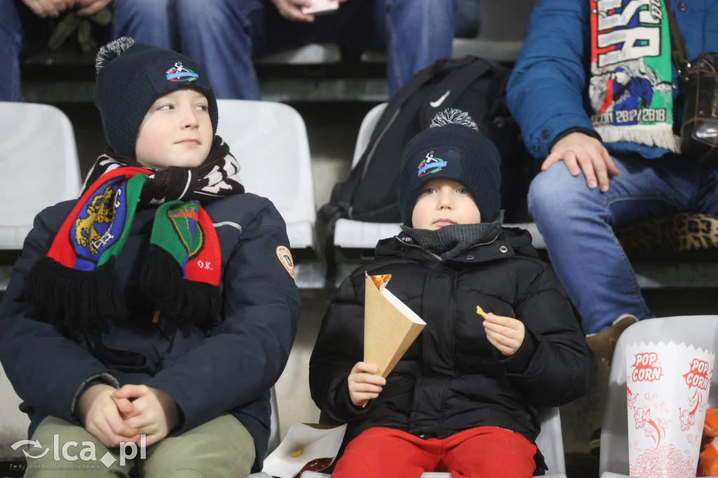 Kibice na meczu otwarcia wiosny w Legnicy