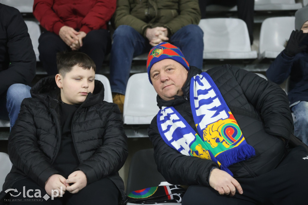 Kibice na meczu otwarcia wiosny w Legnicy