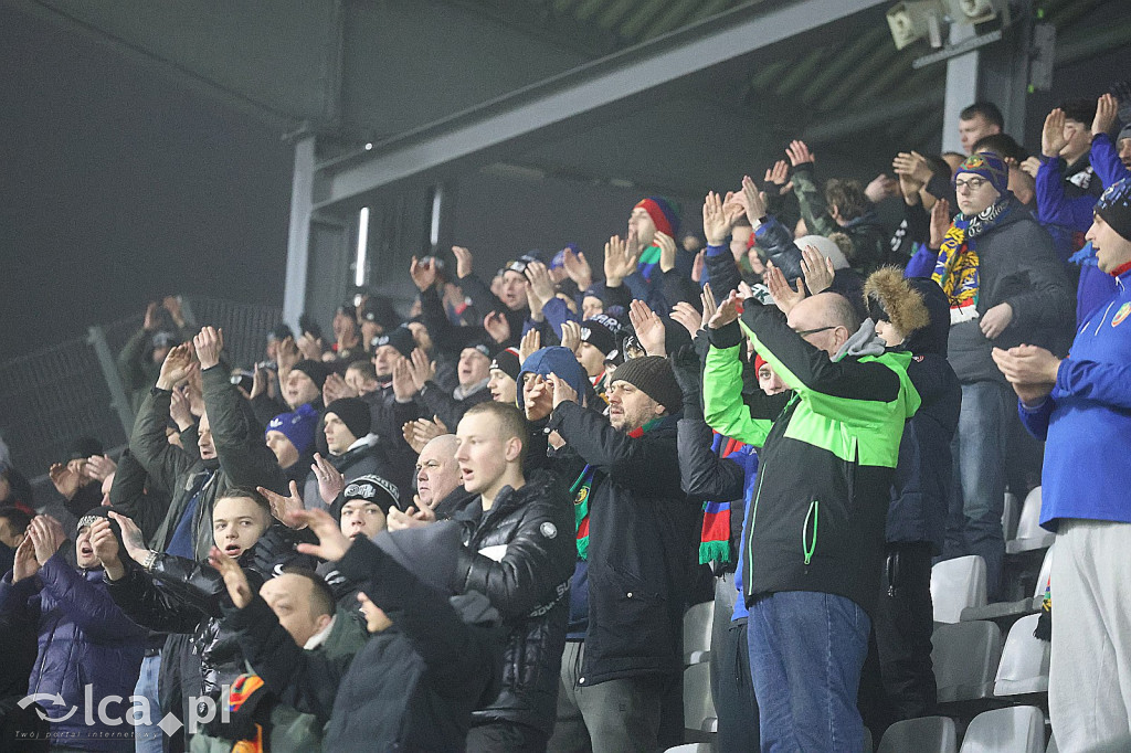 Kibice na meczu otwarcia wiosny w Legnicy