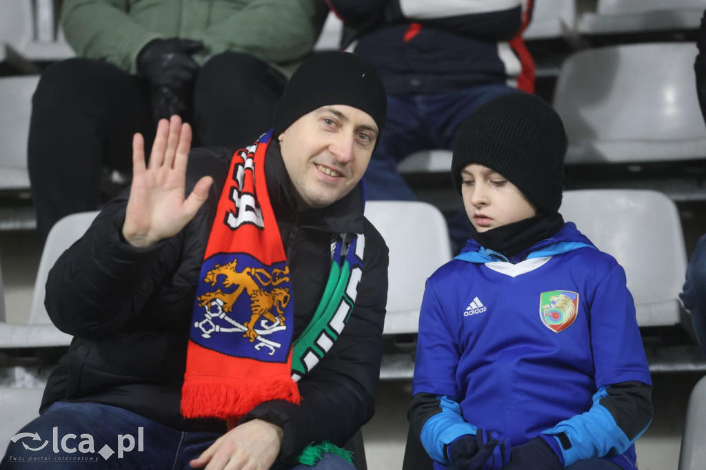 Kibice na meczu otwarcia wiosny w Legnicy