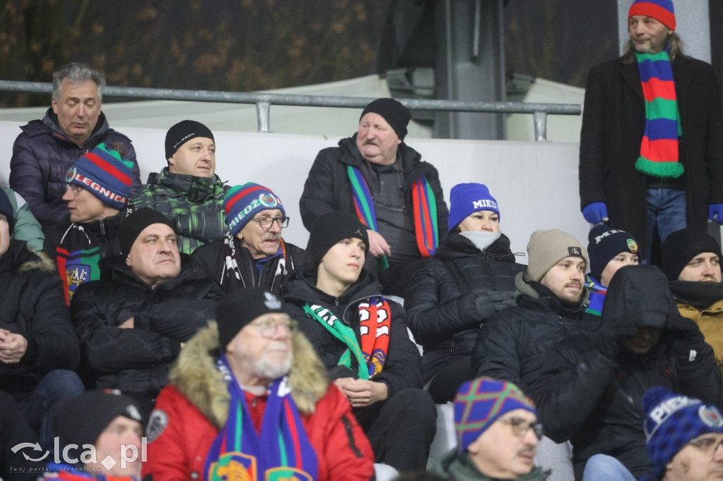 Kibice na meczu otwarcia wiosny w Legnicy