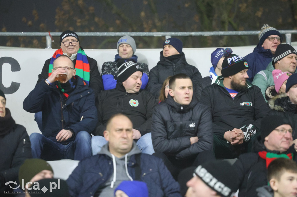 Kibice na meczu otwarcia wiosny w Legnicy
