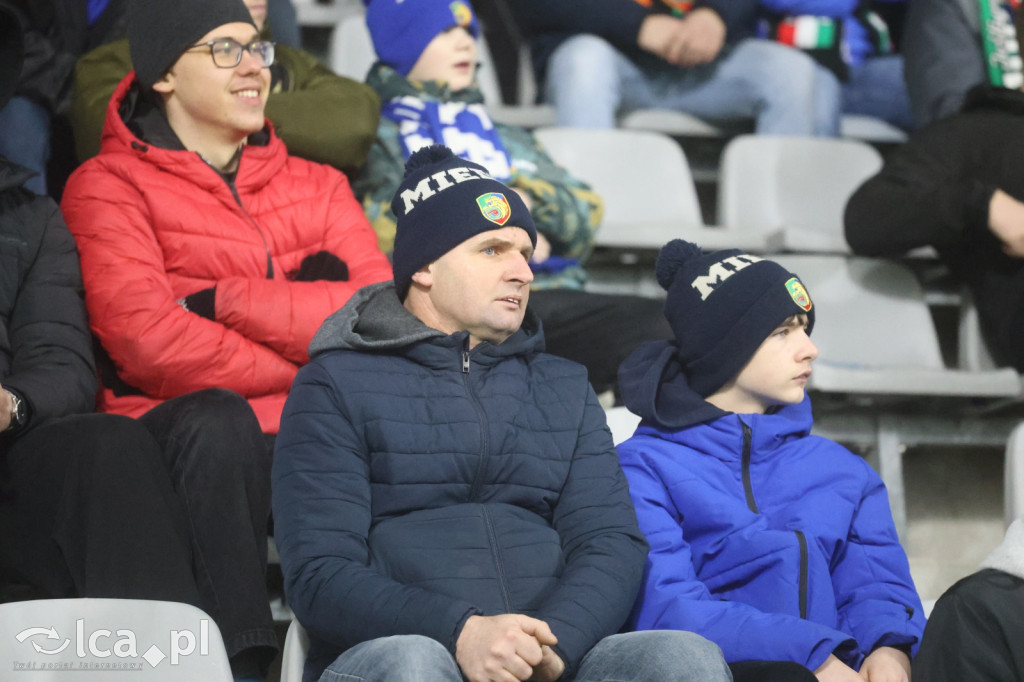 Kibice na meczu otwarcia wiosny w Legnicy