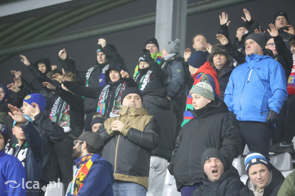 Kibice na meczu otwarcia wiosny w Legnicy