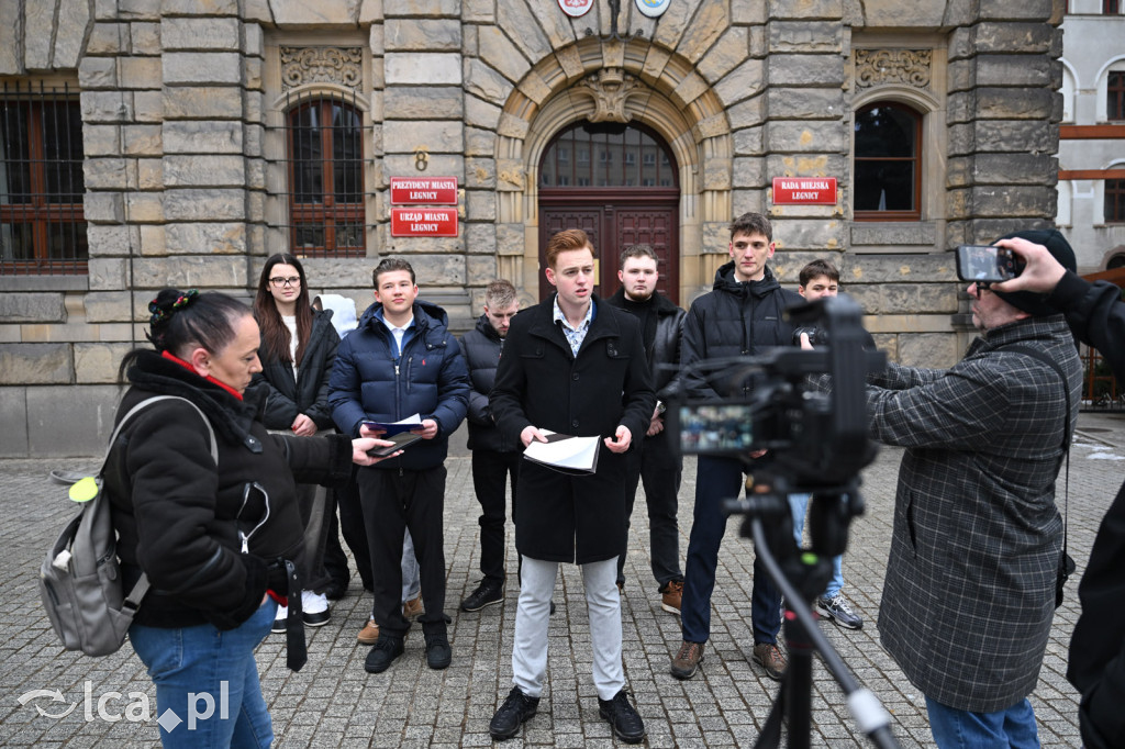 Hejt po wpisach radnych. Młodzi protestują