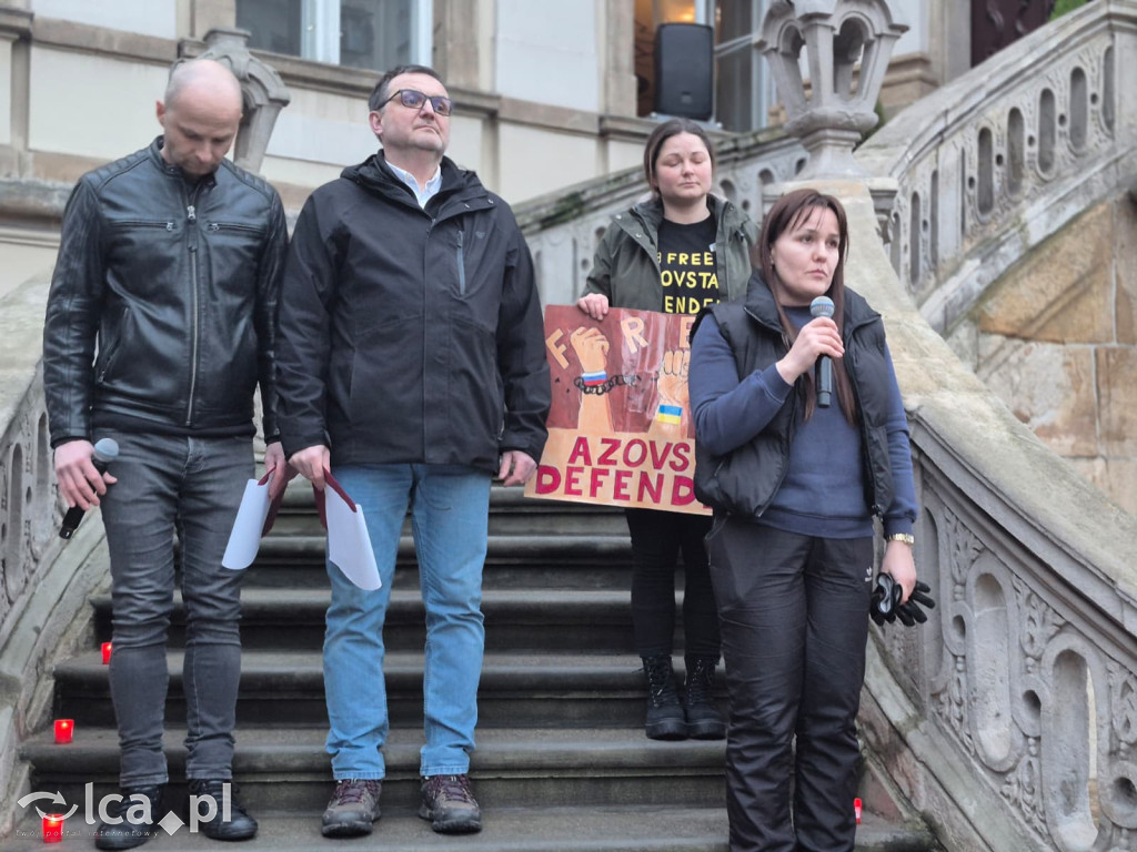 4 lata wojny. W centrum zebrało się około 100 osób